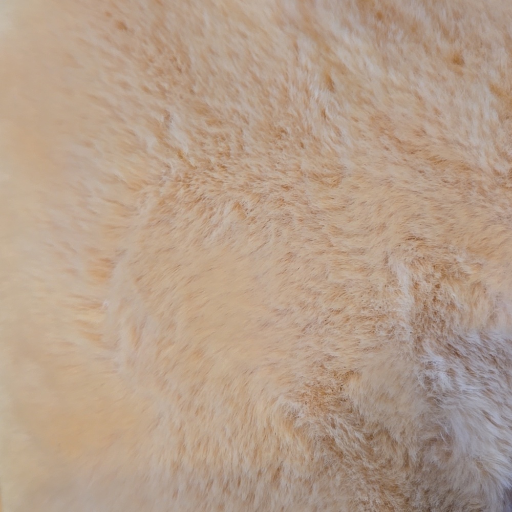 New Nicole's Boutique Blush Faux Fur Oblong Scarf - Picture 5 of 5